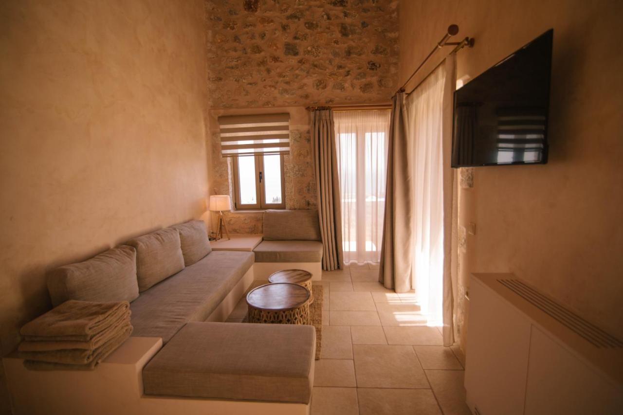 Mani Luxury Suites And Studios In Gytheio With Private Pools Dış mekan fotoğraf