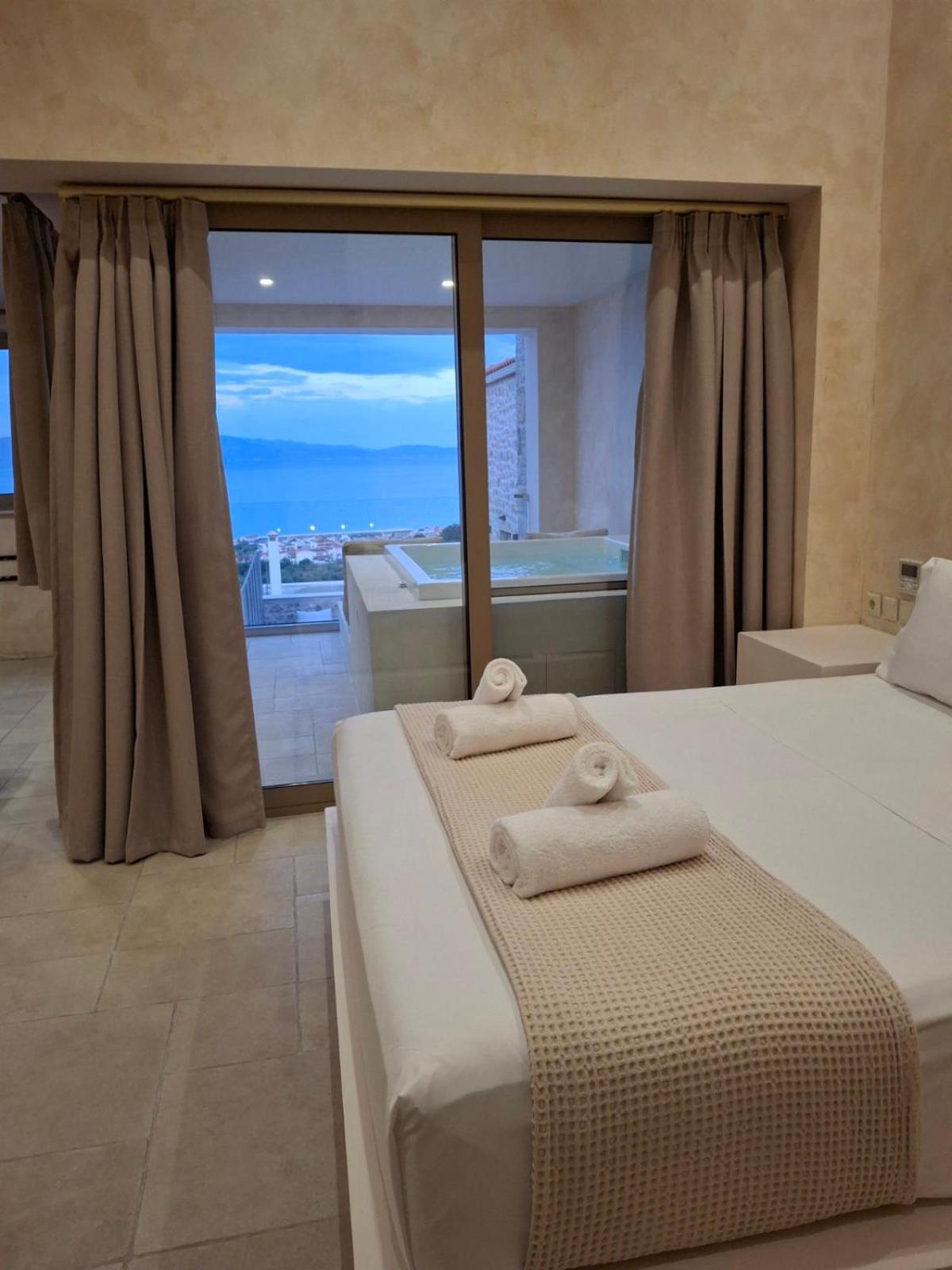 Mani Luxury Suites And Studios In Gytheio With Private Pools Dış mekan fotoğraf