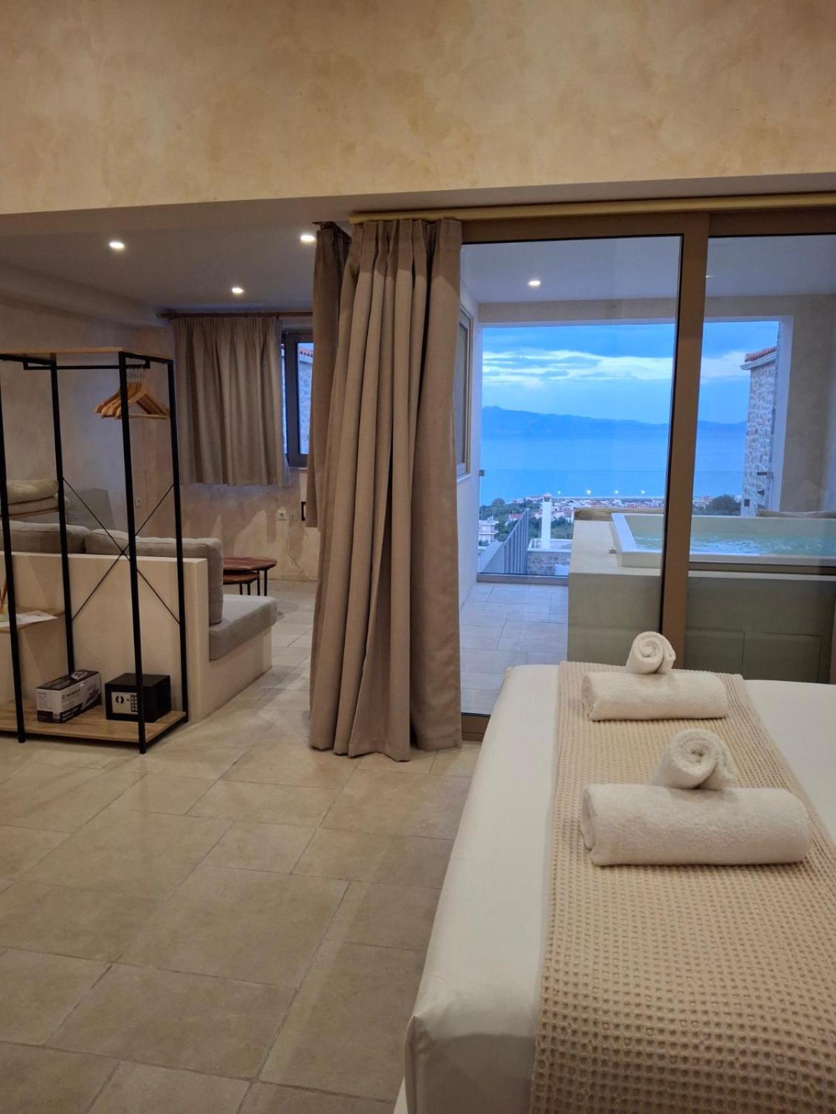 Mani Luxury Suites And Studios In Gytheio With Private Pools Dış mekan fotoğraf